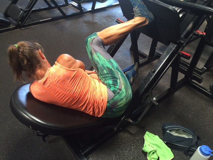 Strengthen the glutes with one leg press